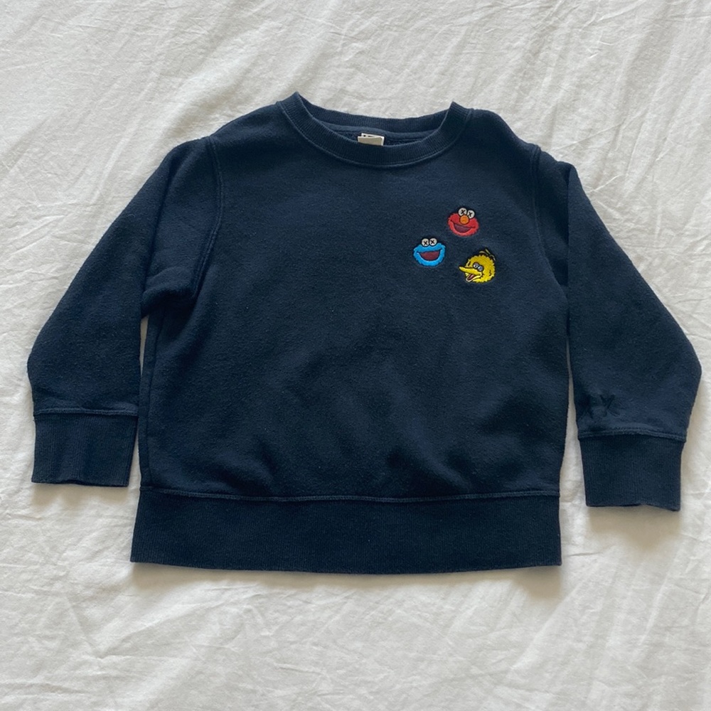 KAWS Seasame Street Uniqlo sweatshirt - kids 3-4